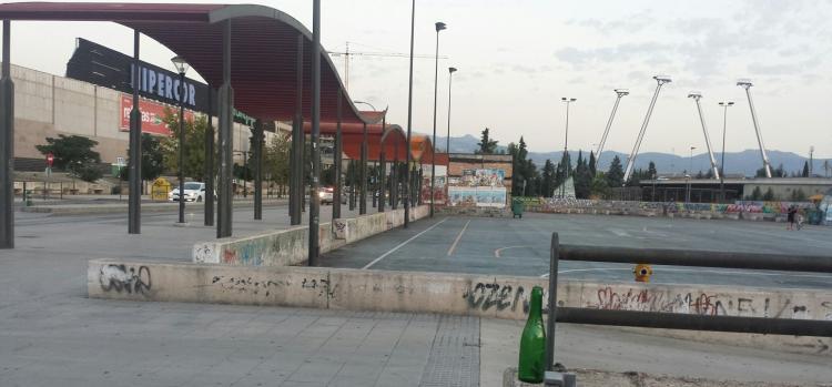 El recinto cuenta con pistas polideportivas que no se están usando. 