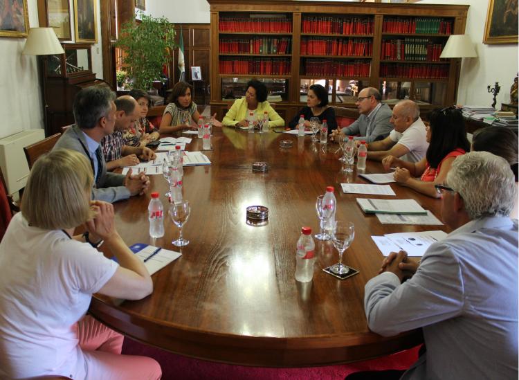 Firma del acuerdo entre la UGR y la Fundación ONCE. Firma del acuerdo entre la UGR y la Fundación ONCE.