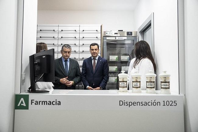 Juan Manuel Moreno y Antonio Sanz, en noviembre, en la inauguración del nuevo Hospital de Día de Oncohematología del Clínico de Málaga.
