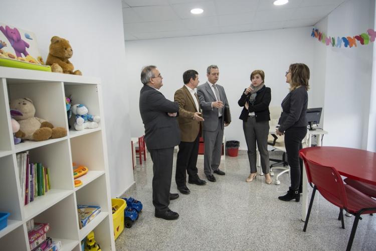 Un momento de la visita al Punto de Encuentro Familiar. Un momento de la visita al Punto de Encuentro Familiar.