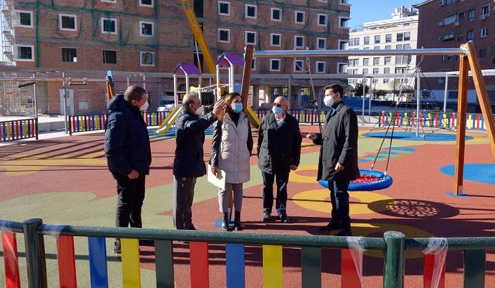 Nuevo parque infantil construido en la zona.