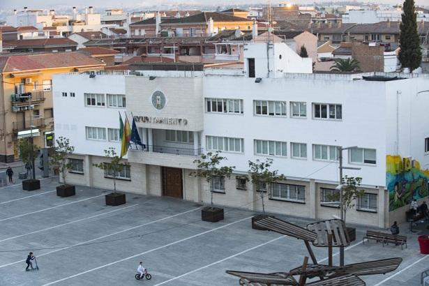 Vista del Ayuntamiento de Armilla. 