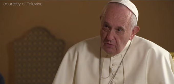 El Papa Francisco durante la entrevista con Televisa.