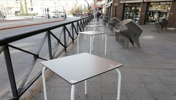 Terraza de un bar en la calle Andrés Segovia. 