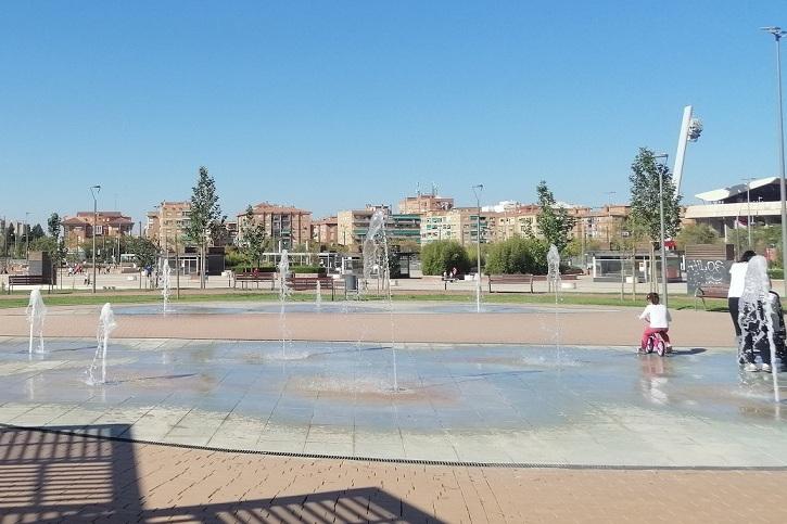 Fuentes del nuevo parque junto a Los Cármenes a principios de noviembre, cuando se llegó a casi 28º. 