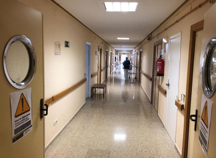 Pasillo del antiguo Clínico, que este domingo ha comenzado a recibir pacientes con Covid-19. Pasillo del antiguo Clínico, que este domingo ha comenzado a recibir pacientes con Covid-19.