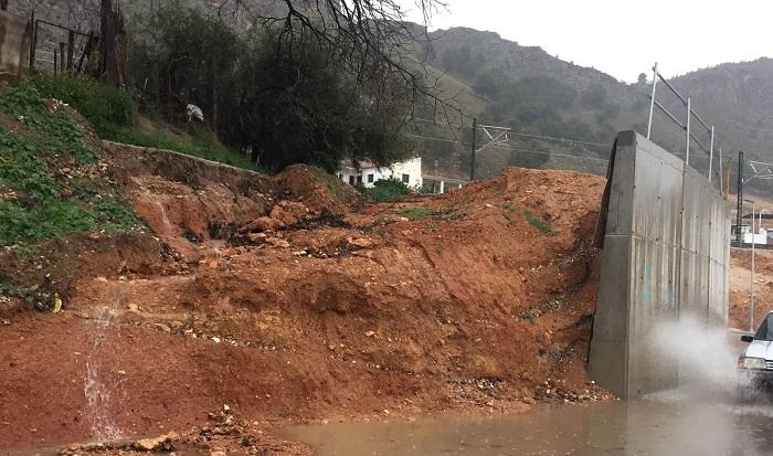 Aspecto que presenta esta mañana el paso inferior del AVE en la Estación de San Francisco de Loja.