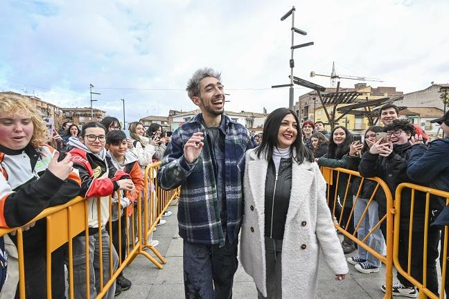 Paul Thin, junto a la alcaldesa de Armilla, a su llegada al municipio.