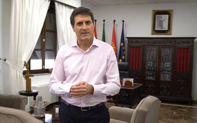Pedro Fernández. Pedro Fernández.