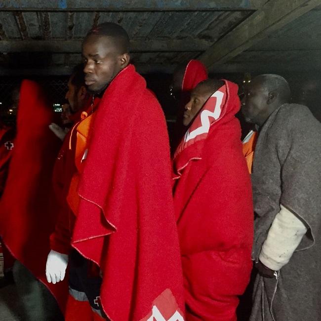 Salvamento Marítimo ha trasladado a Motril a las 61 personas rescatadas. Salvamento Marítimo ha trasladado a Motril a las 61 personas rescatadas.