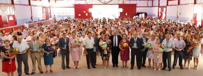 Acto de homenaje a las parejas hueteñas.