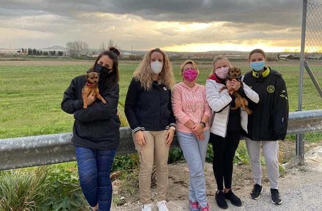 Voluntarias de la Agrupación de Protección Animal de Vegas del Genil.