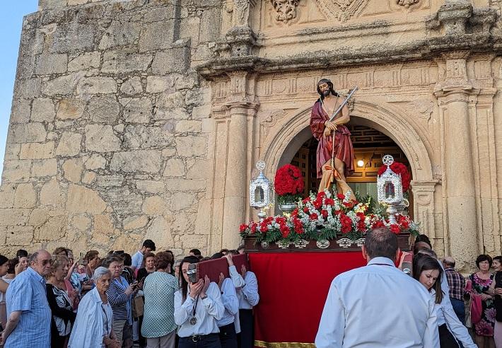 Salida en procesión del Cristo de la Caridad y Paciencia, también conocido como el 'Señor de las Roscas'.