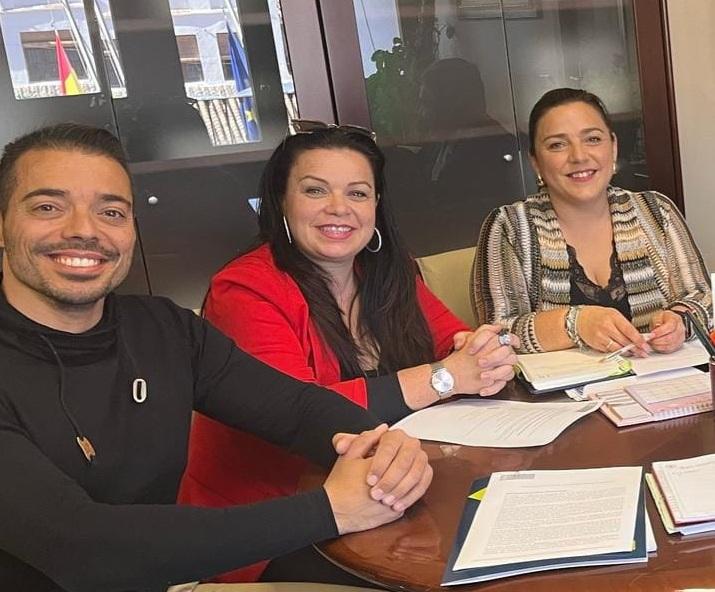 Alcaldesa (dcha.) y concejales de Economía y Bienestar Social.