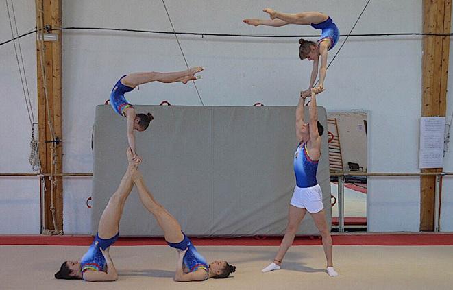 Figuras acrobáticas realizadas por las deportistas granadinas. 