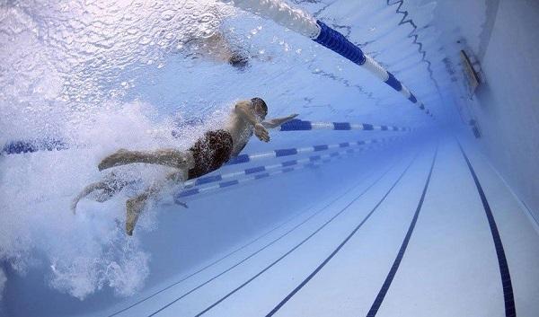 La Junta quiere que las piscinas abran el 25 de mayo.