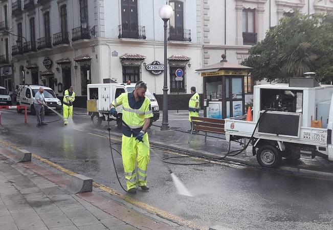 Limpieza de cera en el centro. 