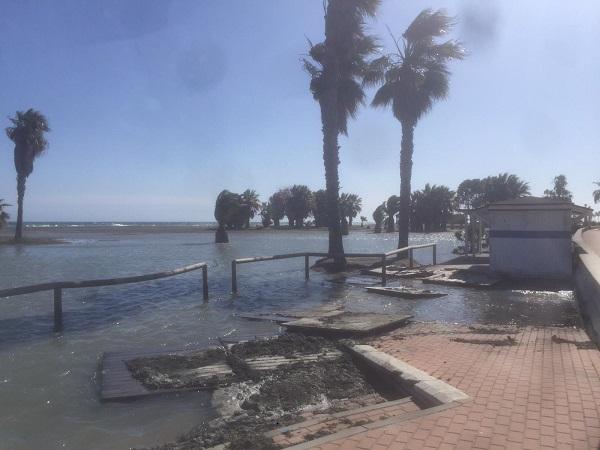 Daños en la playa de Poniente de Motril por un temporal en primavera.