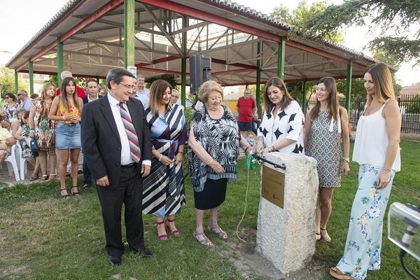 Inauguración en Armilla, en 2018, de un monolito en recuerda de Castilla Carmona en el parque que lleva su nombre.