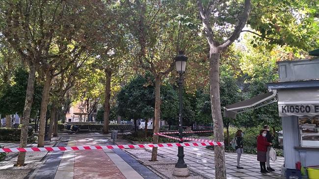 Imagen de la Plaza de la Trinidad, en la capital, cerrada por las restricciones. Imagen de la Plaza de la Trinidad, en la capital, cerrada por las restricciones.
