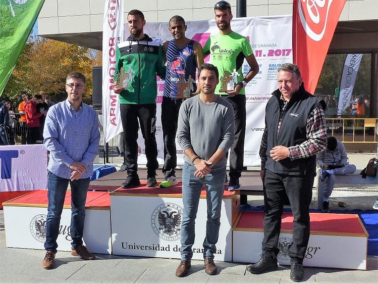 Podio masculino de la carrera. 