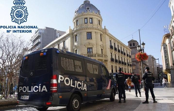 Policías en Puerta Real. Policías en Puerta Real.