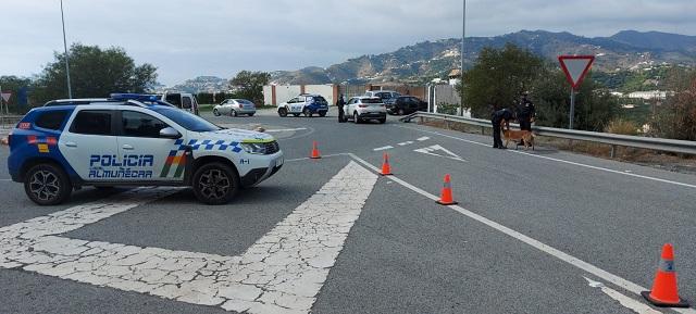 Controles de acceso a Almuñécar este puente. 