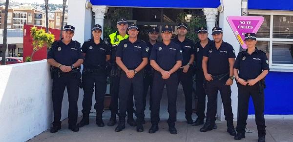 Agentes de la Policía Local de Almuñécar se han concentrado a las puertas de la Jefatura. Agentes de la Policía Local de Almuñécar se han concentrado a las puertas de la Jefatura.