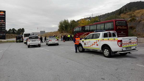 El autobús que los transportaba se averió a la altura de Huétor Santillán. El autobús que los transportaba se averió a la altura de Huétor Santillán.