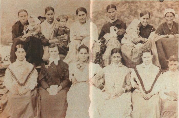 Grupo de mujeres de Trevélez, retratadas por el Dr. Olóriz en el verano de 1894. Casi ninguna de ellas comía jamón.