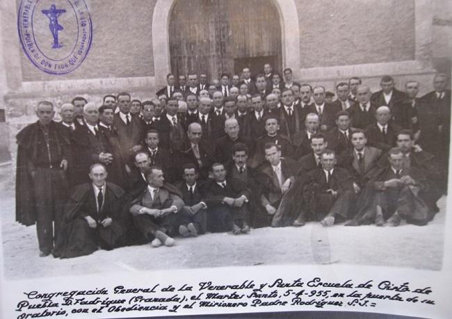 Componentes de la Escuela en 1955; todavía eran 72 hermanos.