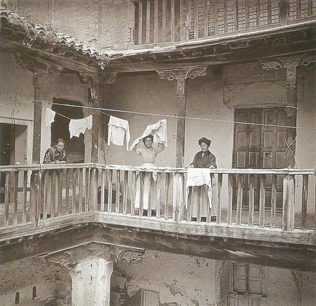 Casa del Chapiz, a principios del siglo XX, cuando era un corral de vecinos. 