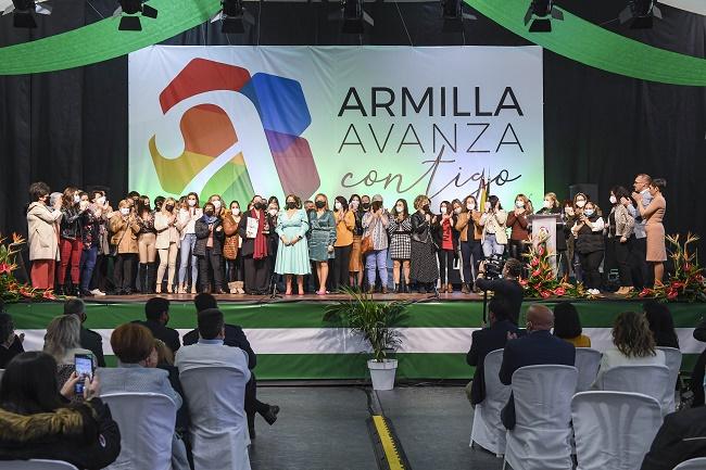 Foto de familia de los premiados.