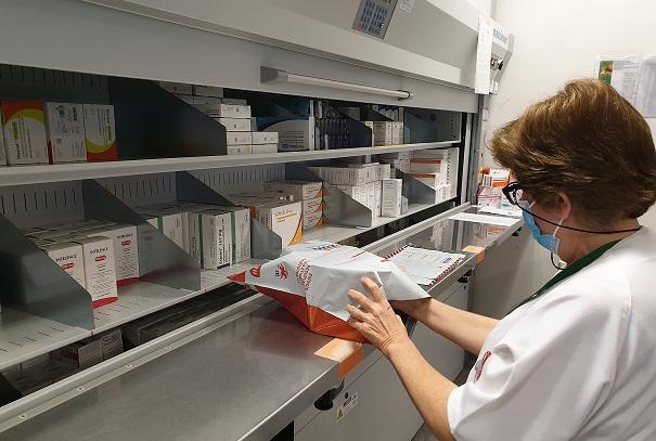 Preparación de un envío de medicamentos en el hospital Preparación de un envío de medicamentos en el hospital.