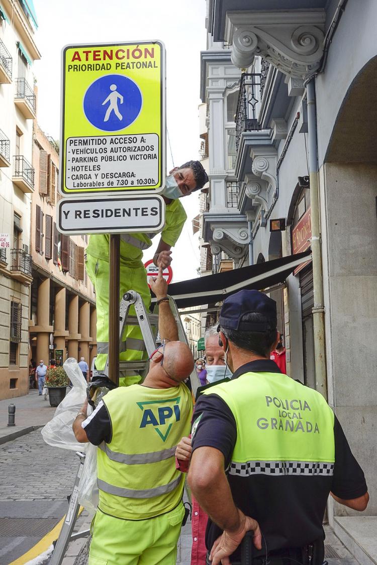 Instalación de la nueva señalización.