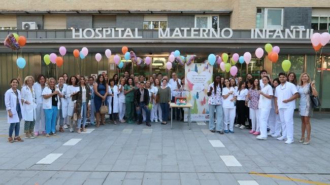 Profesionales y familiares se reúnen en el Materno.