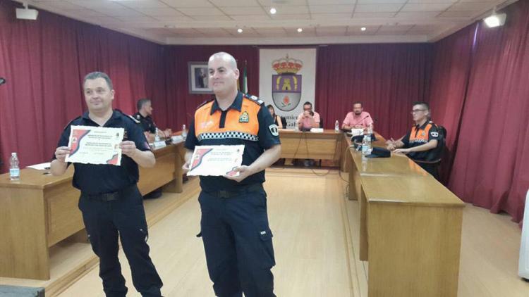 Firma del acuerdo entre ambas protecciones civiles. Firma del acuerdo entre ambas protecciones civiles.