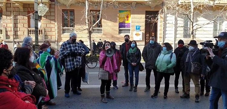 Protesta a las puertas de la Subdelegación.