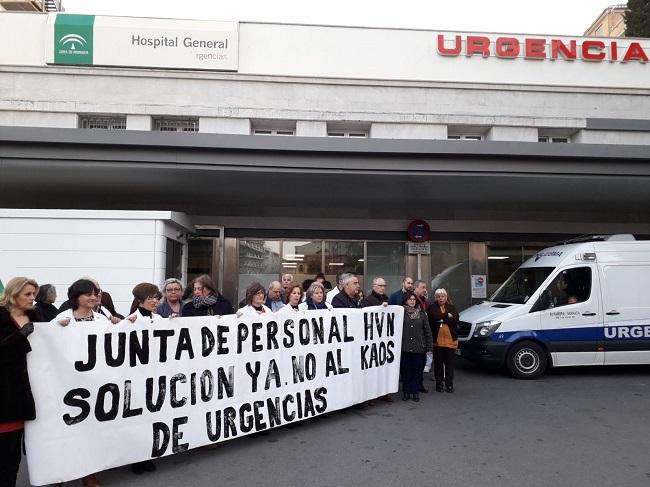 Protesta en las Urgencias del Virgen de las Nieves.