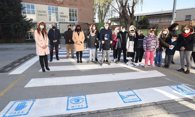 Paso de peatones con pictogramas en Maracena. 