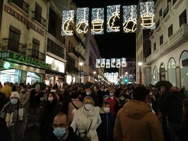 Reyes Católicos -la imagen es de la pasada Navidad- se cortará al tráfico viernes y sábados de 18 a 21 h.