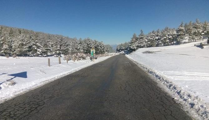 La carretera que pasa por el Puerto de la Ragua, ya abierta. 