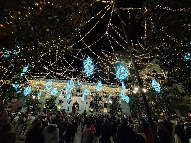 Encendido del alumbrado navideño en la Plaza del Carmen.