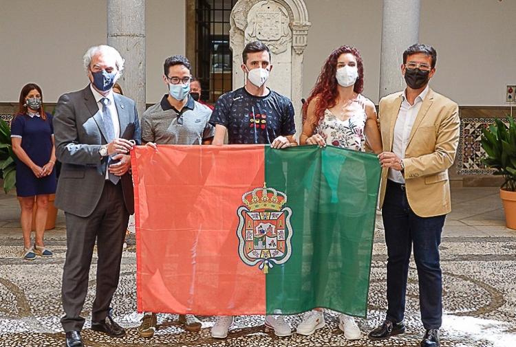 Ignacio Fontes, José Manuel Ruiz y Laura Bueno, recibido por Cuenca y Huertas.