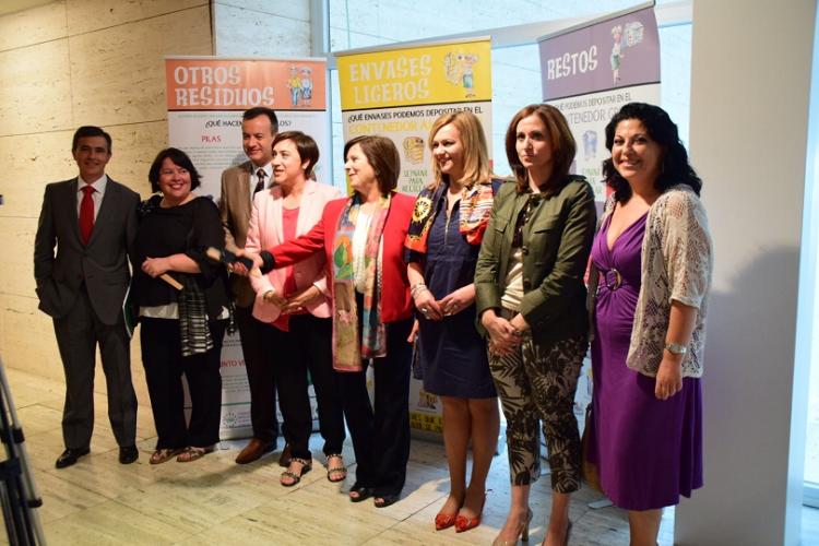 Las consejeras de Medio Ambiente y Salud, este lunes en Granada. 