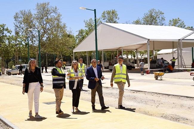 La alcaldesa, este miércoles, en la visita al ferial.