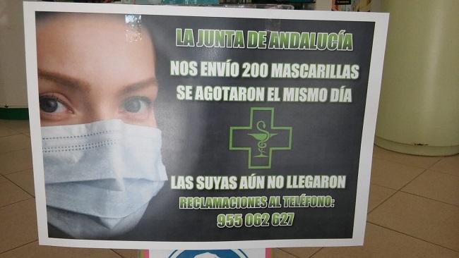 Cartel en una farmacia de Granada.