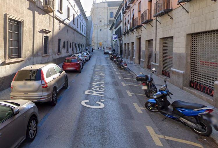 Calle Rector López Argüeta, que comunica Fuente Nueva con el casco histórico. 