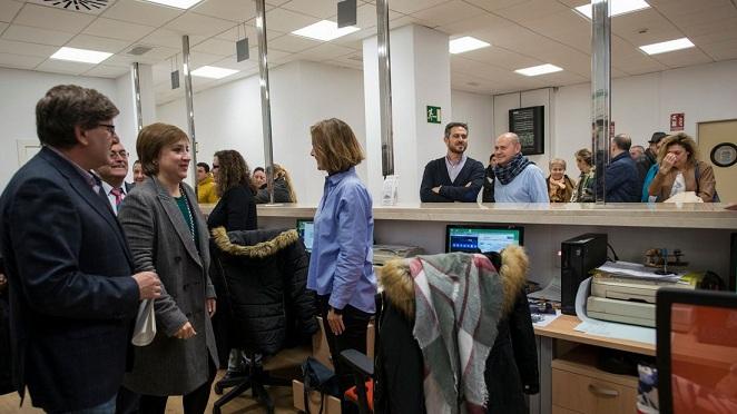 Responsables políticos y judiciales visitan las nuevas oficinas del Registro Civil.