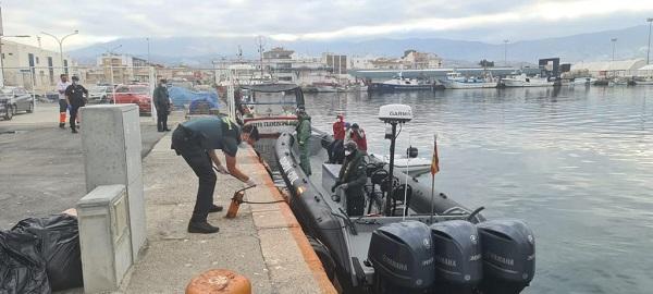 El Servicio Marítimo de la Guardia Civil los trasladó al Puerto de Motril.